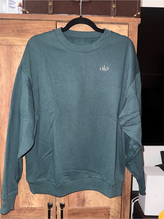 ALO Yoga Tops - Alo Yoga Crewneck Sweatshirt in Forest Green